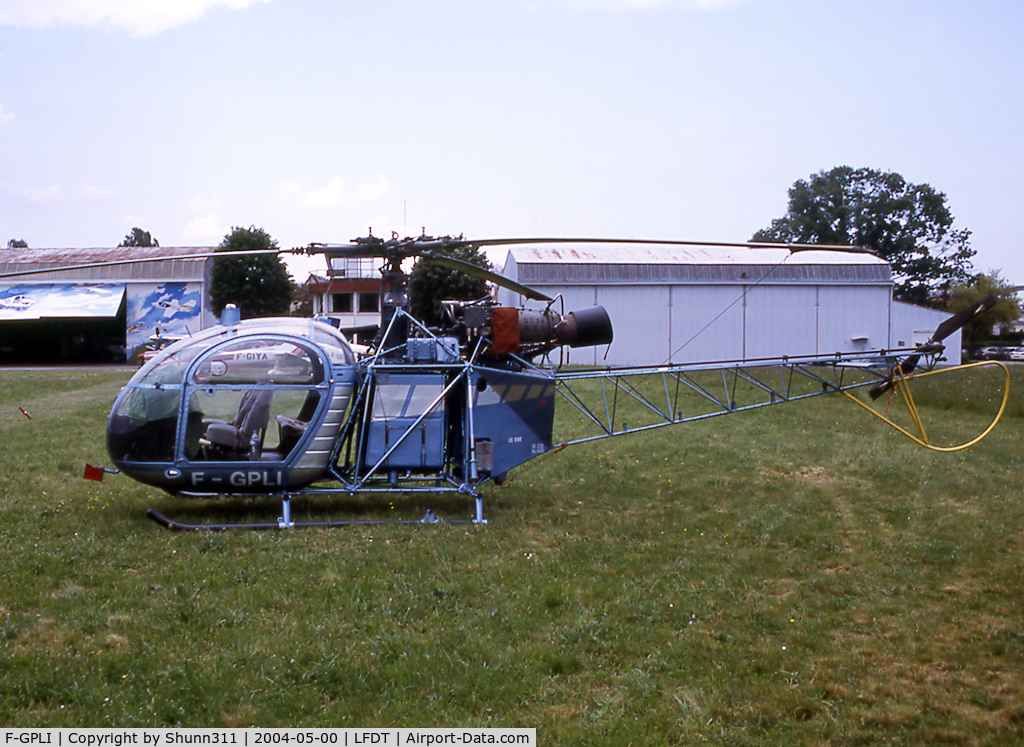 F-GPLI, Aerospatiale SE-313B Alouette II C/N 1458, Parked in the grass...