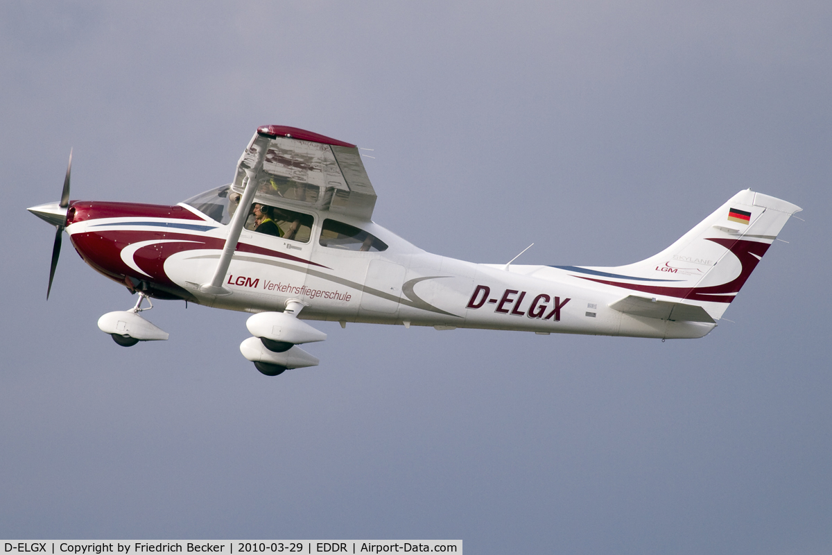 D-ELGX, Cessna T182T Turbo Skylane C/N Not found D-EVDE, departing Saarbrücken