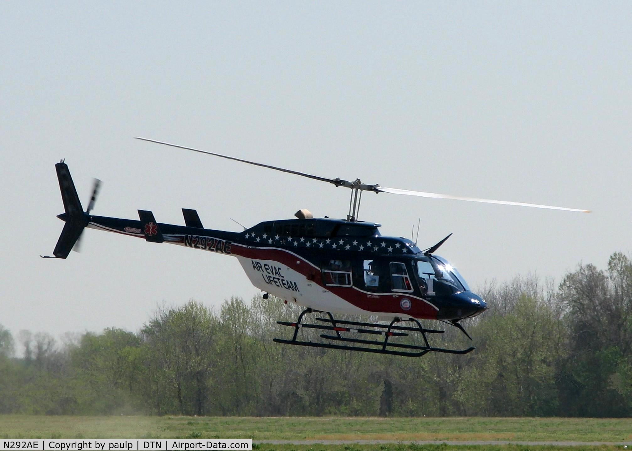 N292AE, 1983 Bell 206L-1 LongRanger II C/N 45780, Departing Downtown Shreveport.