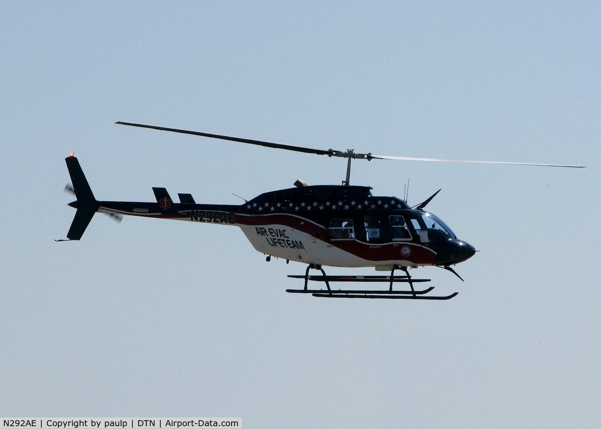N292AE, 1983 Bell 206L-1 LongRanger II C/N 45780, Departing Downtown Shreveport.