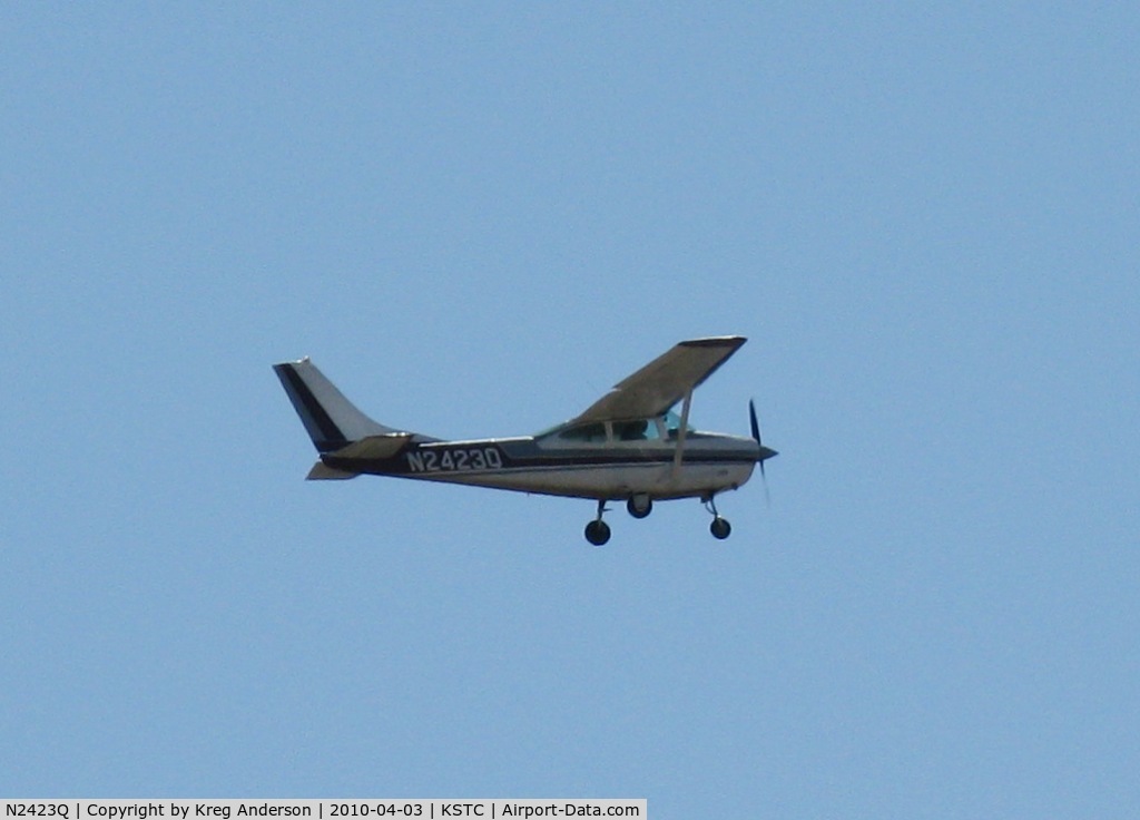 N2423Q, 1966 Cessna 182J Skylane C/N 18257623, Cessna 182J Skylane departing runway 23.