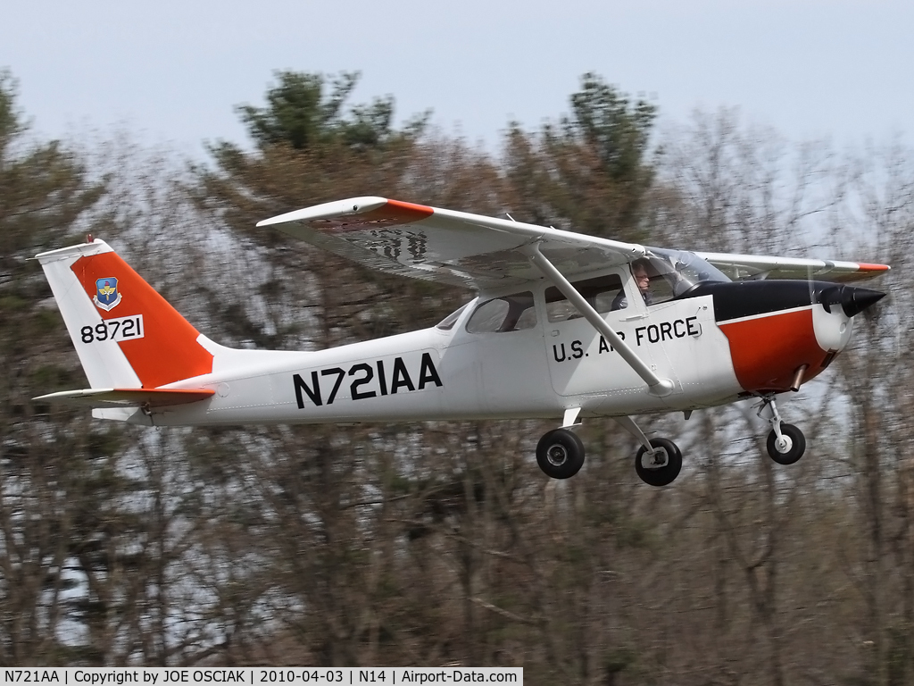 N721AA, 1968 Cessna 172K Skyhawk C/N 17257605, Leaving N14