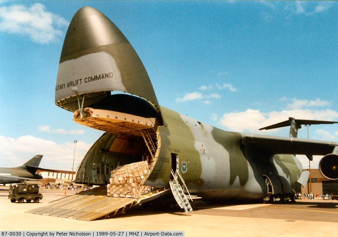 87-0030, 1987 Lockheed C-5B Galaxy C/N 500-0116, C-5B Galaxy of Travis AFB's 60th Military Airlift Wing on display at the 1989 RAF Mildenhall Air Fete.