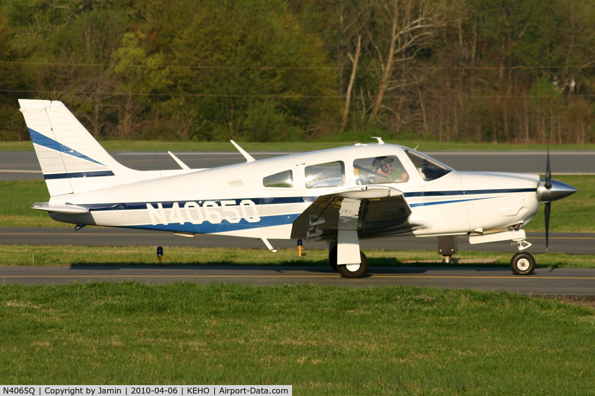 N4065Q, Piper PA-28R-201 Cherokee Arrow III C/N 28R-7737060, Taxiing out for departure.