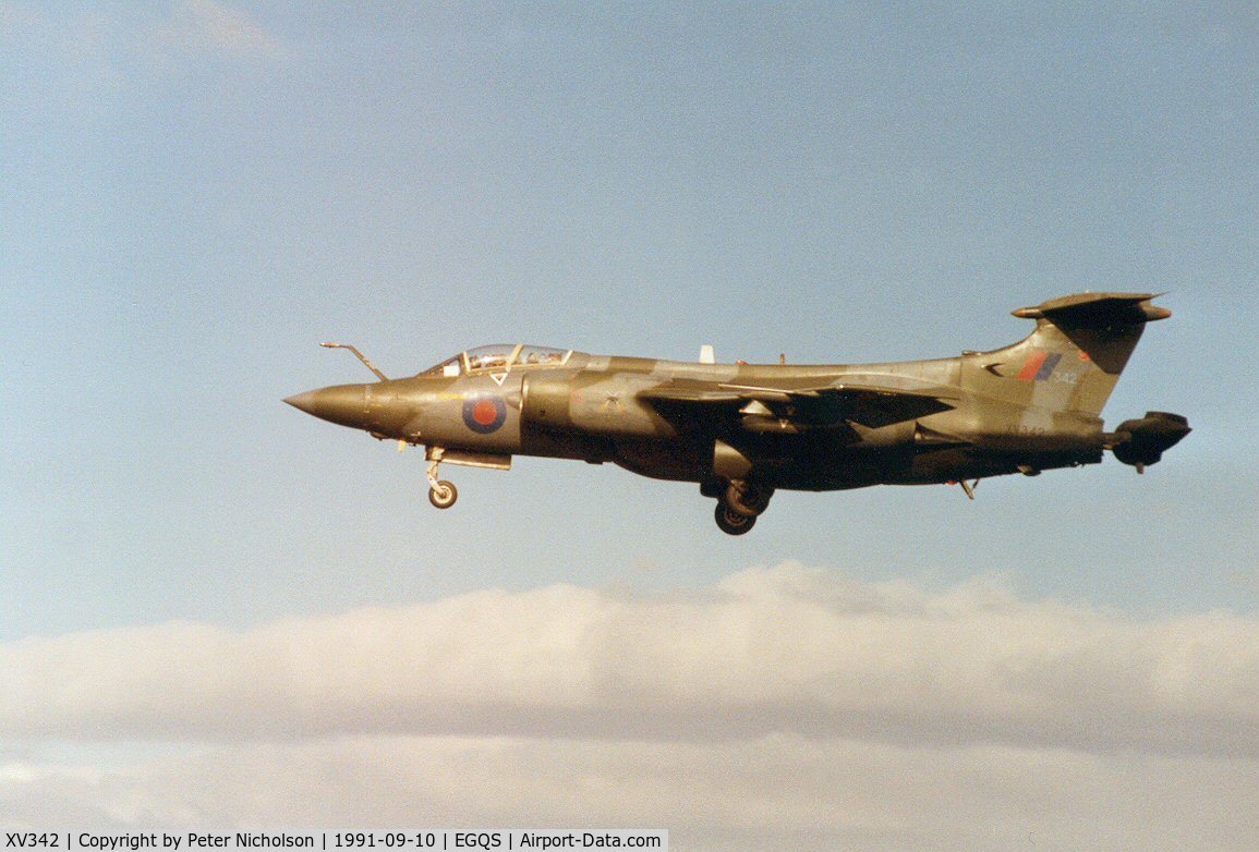 XV342, 1967 Hawker Siddeley Buccaneer S.2B C/N B3-20-66, Buccaneer S.2B of 237 Operational Conversion Unit landing on Runway 23 at RAF Lossiemouth in September 1991.