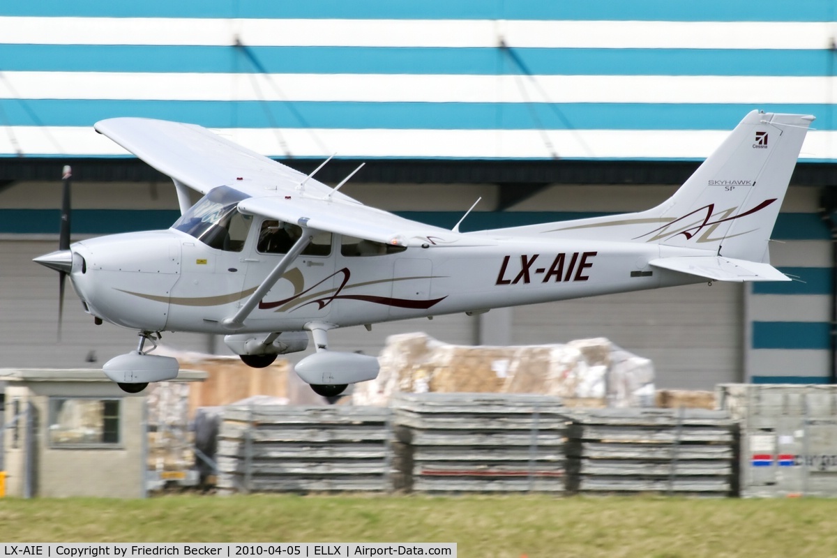LX-AIE, Cessna 172S Skyhawk SP C/N 172S10739, about to touchdown
