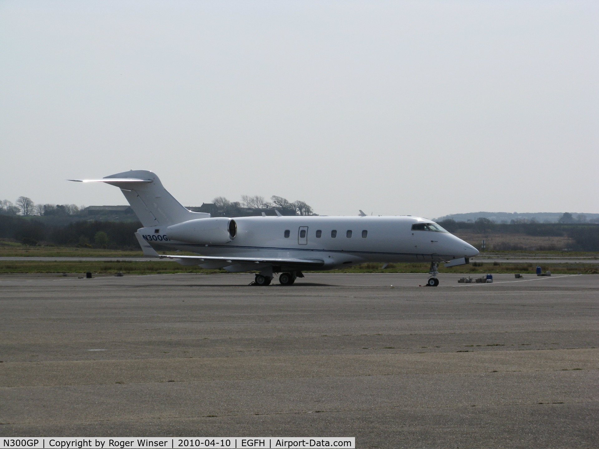 N300GP, Bombardier Challenger 300 (BD-100-1A10) C/N 20253, Challenger 300 bizjet visiting the airport