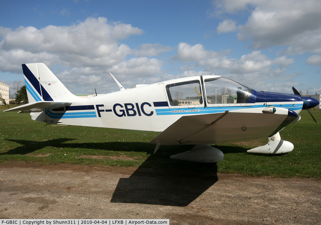 F-GBIC, Robin DR-400-108  Dauphin 2+2 C/N 1309, Parked...