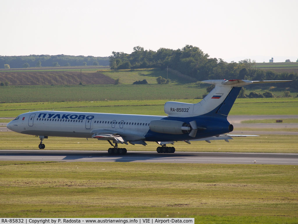 RA-85832, 1992 Tupolev Tu-154M C/N 92A908, Last regular TU 154 to VIE - picture taken in Summer 2006