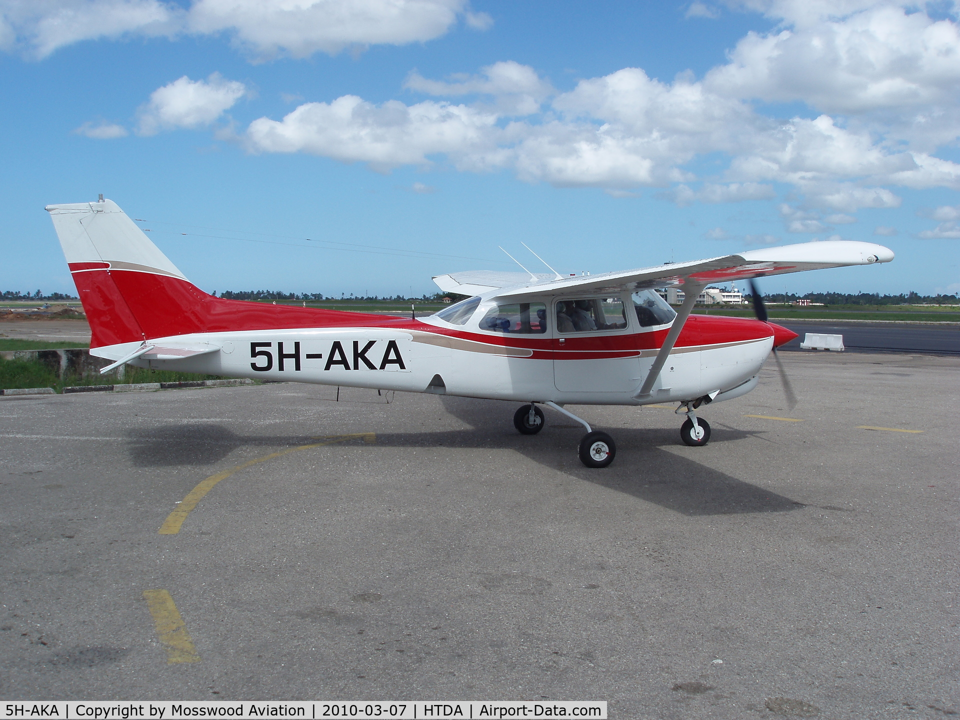 5H-AKA, 1981 Cessna 172RG Cutlass RG C/N 172RG0820, Cessna 172RG Cutlass 11 formally N9427B