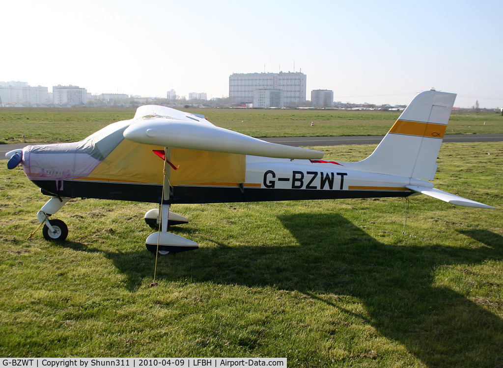 G-BZWT, 2001 Tecnam P-92EA Echo C/N PFA 318-13681, Parked in the grass...