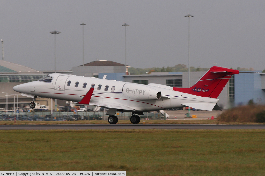 G-HPPY, 2008 Learjet 45 C/N 45-2102, Lifting off