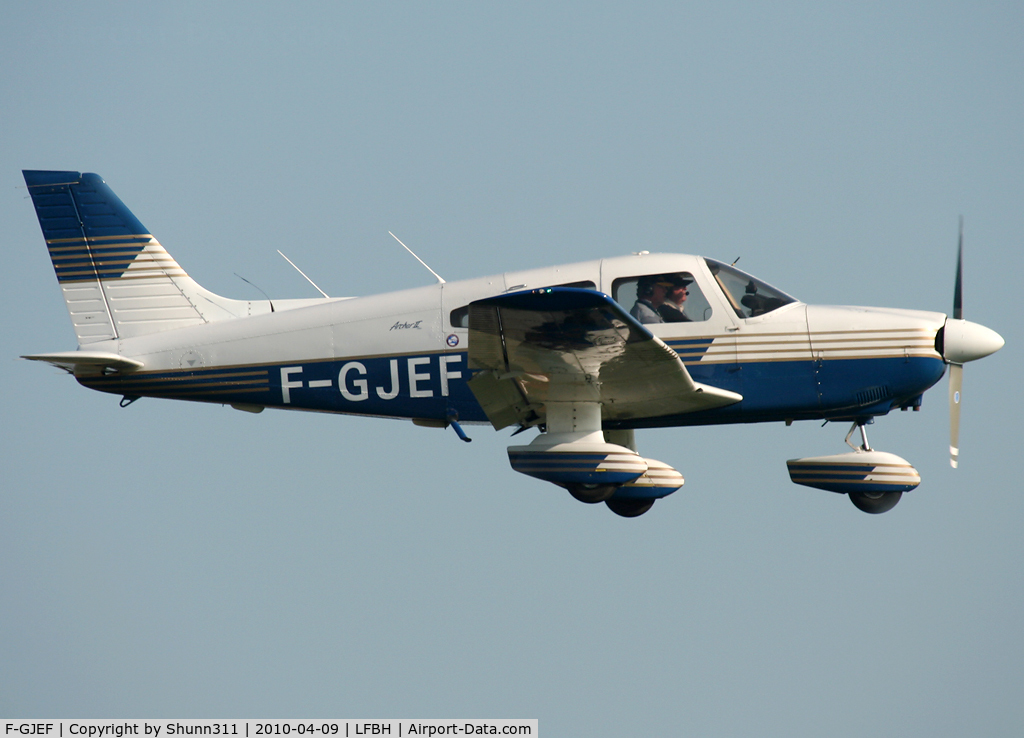 F-GJEF, Piper PA-28-181 Archer C/N 28-90189, Landing rwy 09