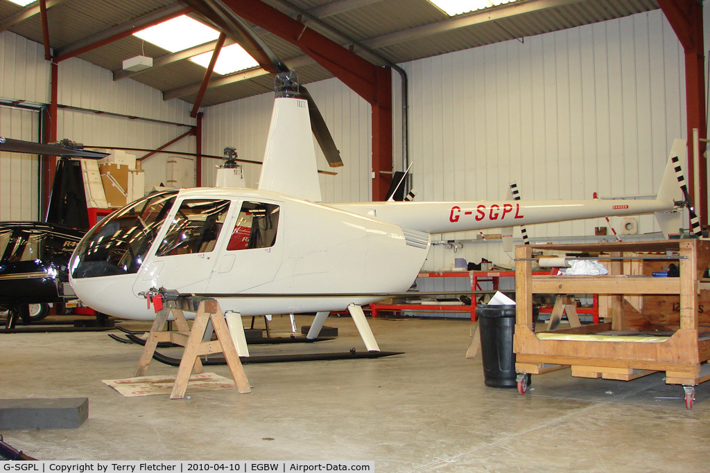 G-SGPL, Robinson R44 C/N 2068, Robinson R 44 at Wellesbourne