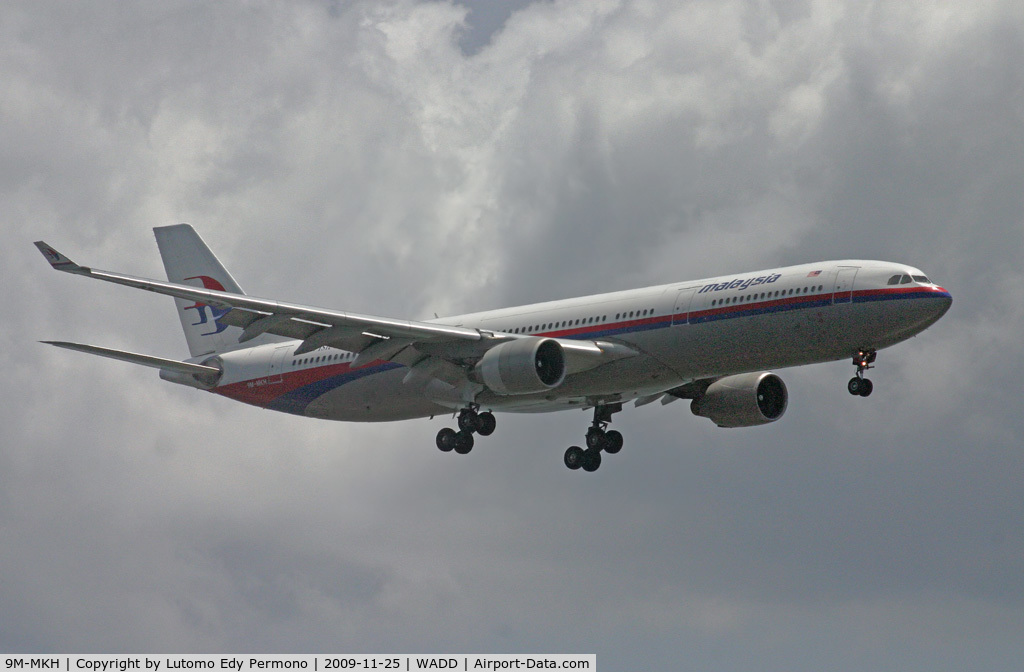 9M-MKH, Airbus A330-322 C/N 110, Malaysian Airlines
