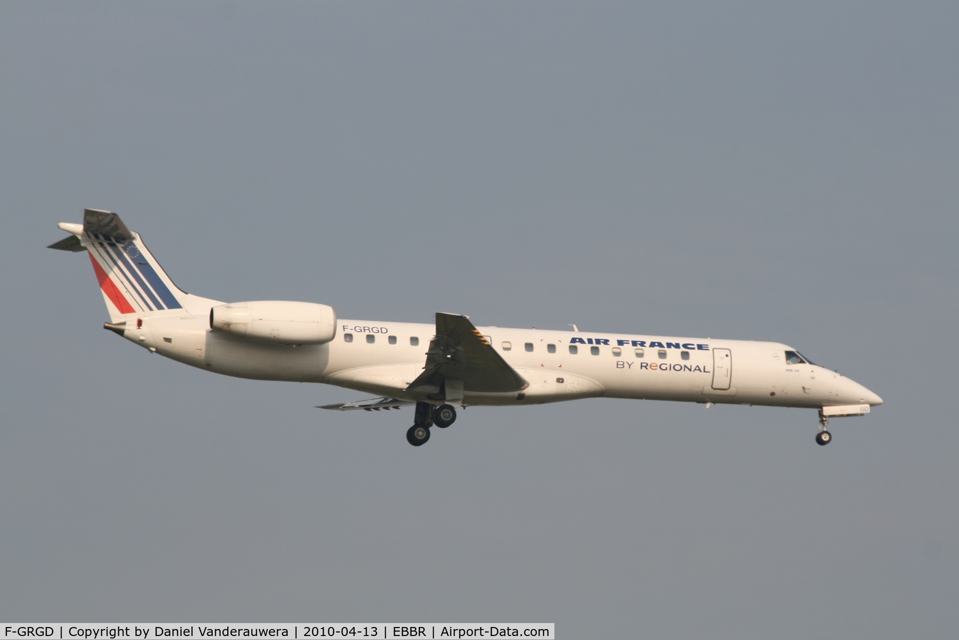 F-GRGD, 1998 Embraer EMB-145EU (ERJ-145EU) C/N 145043, Flight AF5402 is descending to RWY 02
