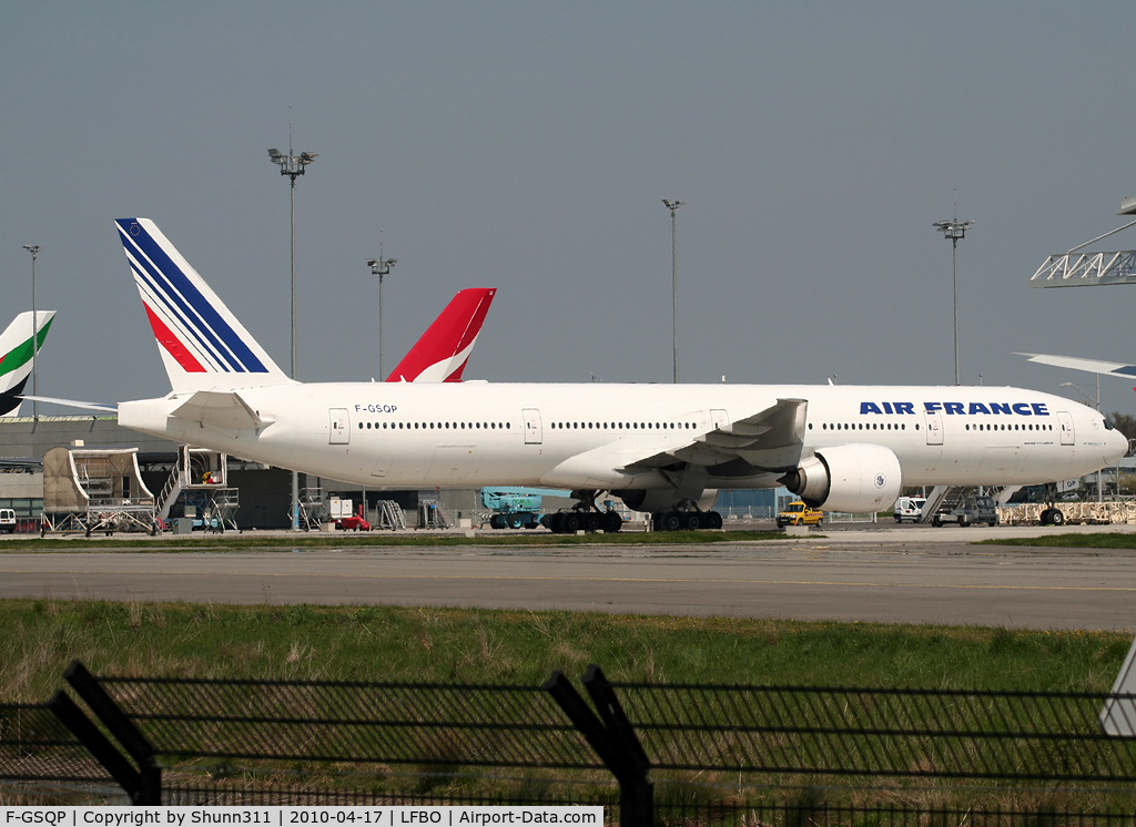 F-GSQP, 2006 Boeing 777-328/ER C/N 35676, Parked at the Lagardère area