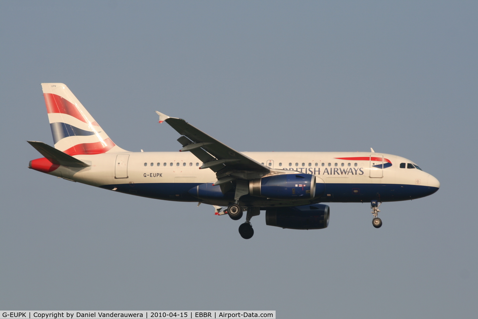 G-EUPK, 2000 Airbus A319-131 C/N 1236, Flight BA388 is descending to RWY 02