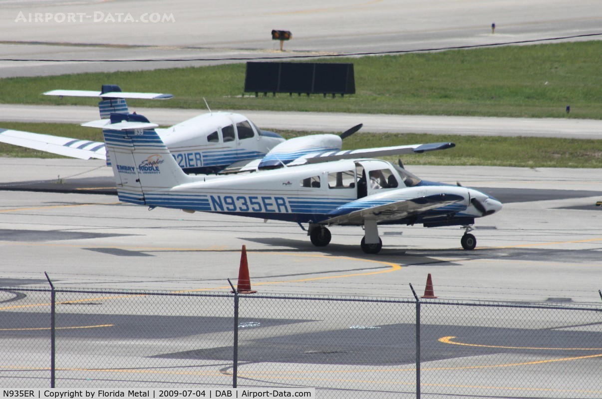 N935ER, 2005 Piper PA-44-180 Seminole C/N 4496195, ERAU PA44
