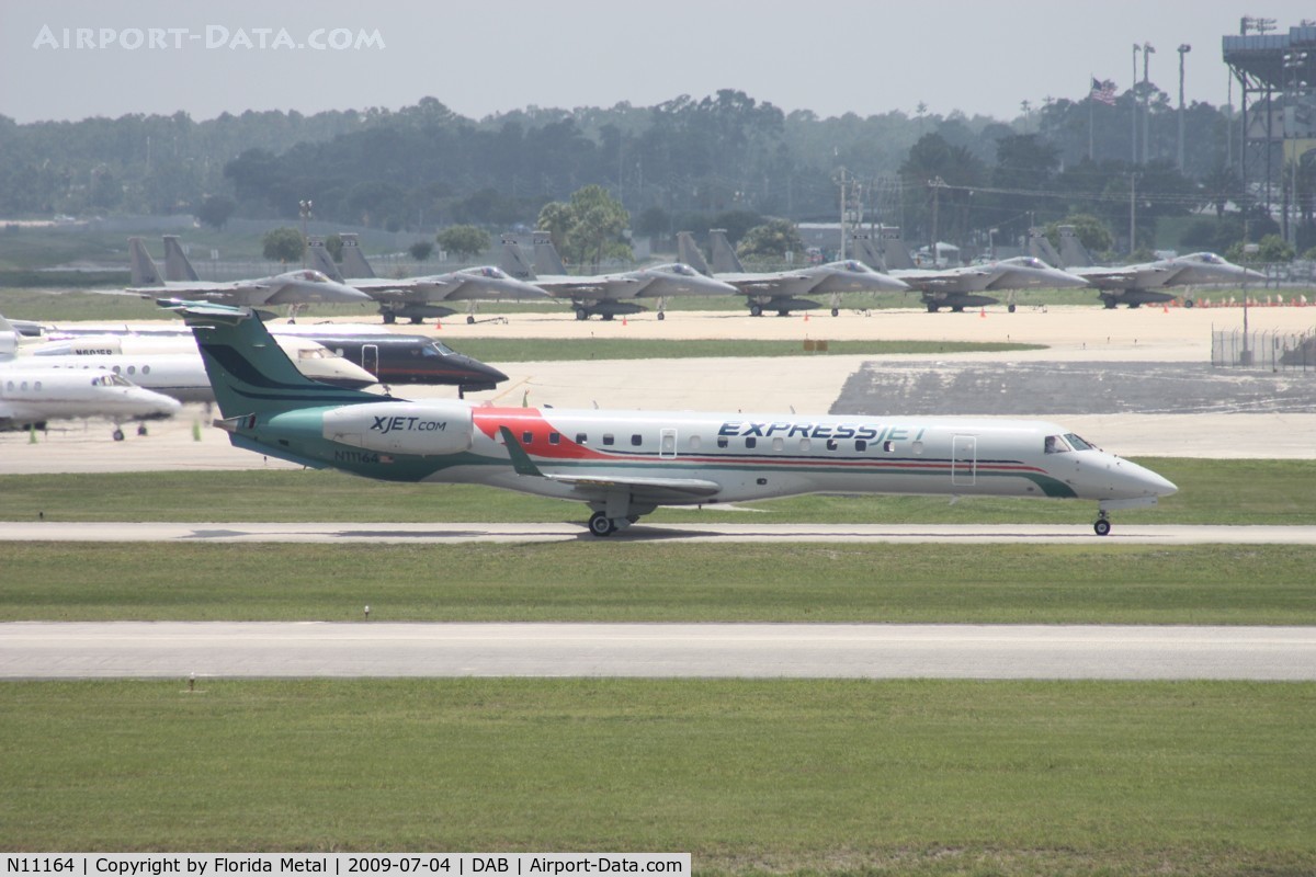 N11164, 2004 Embraer ERJ-145XR (EMB-145XR) C/N 14500817, Express Jet E145XR