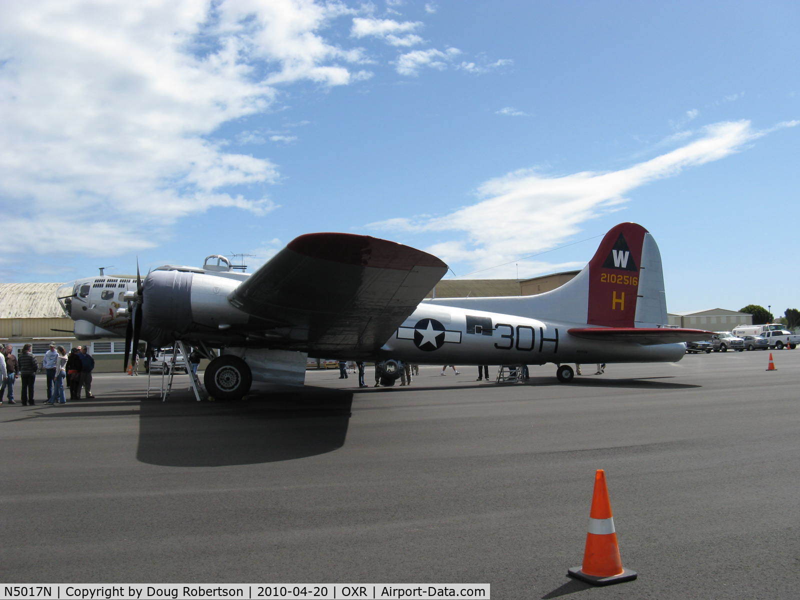 N5017N, 1944 Lockheed/Vega (Boeing) B-17G-105-VE Flying Fortress C/N 8649, 1944 Boeing B-17G Flying Fortress 'Aluminum Overcast', four Wright Cyclone R-1830-97 1,200 Hp each radial engines, three-blade feathering props