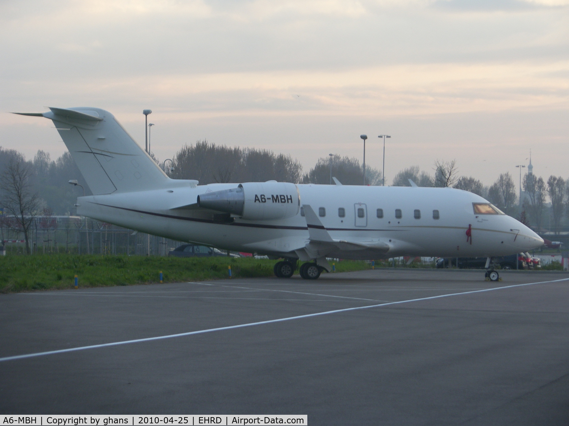 A6-MBH, 2001 Bombardier Challenger 604 (CL-600-2B16) C/N 5520, Visitor at RTM