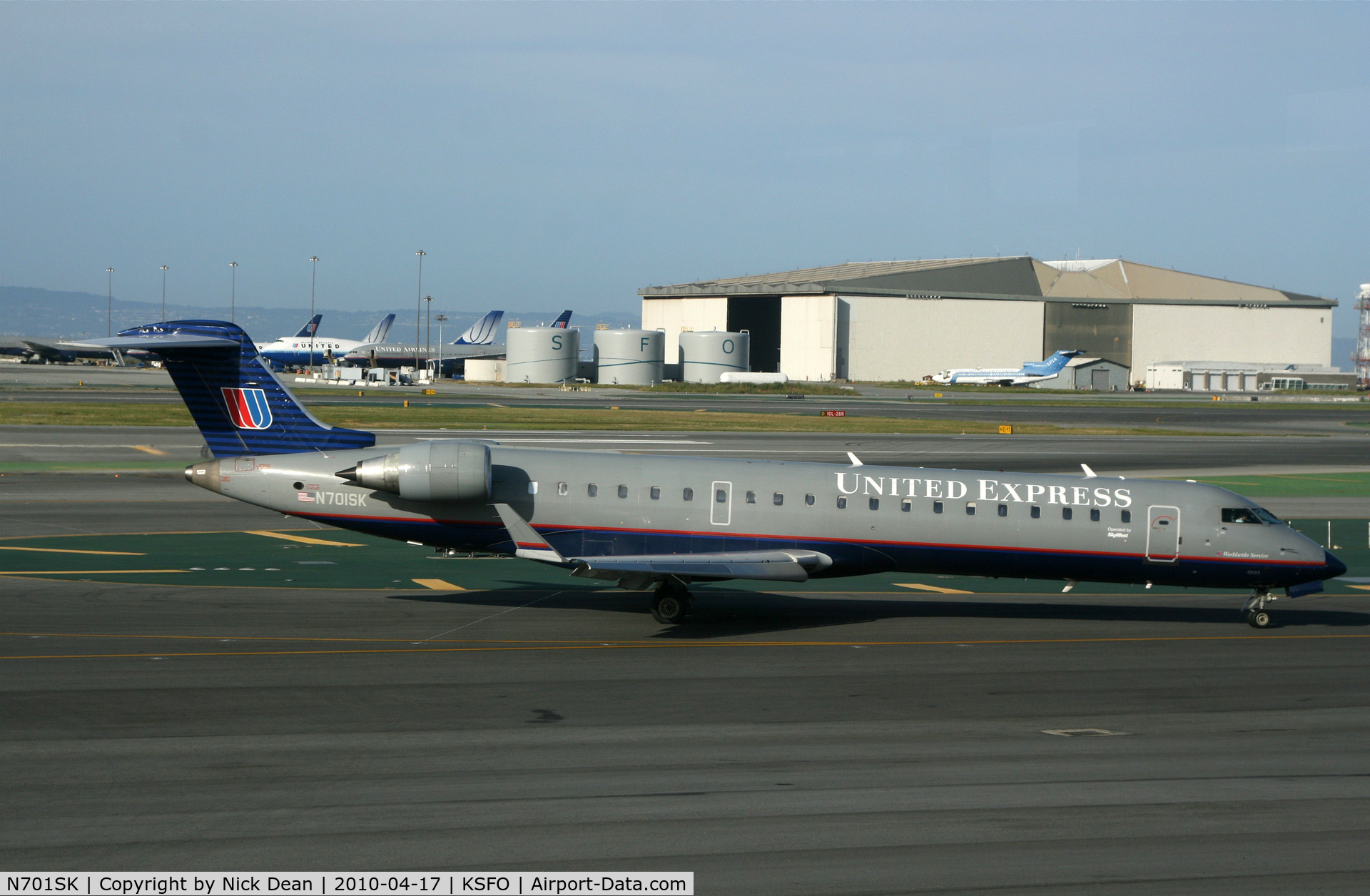 N701SK, 2004 Bombardier CRJ-700 (CL-600-2C10) Regional Jet C/N 10133, KSFO