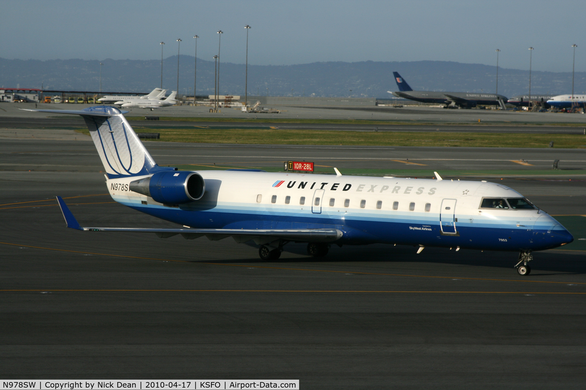N978SW, 2004 Bombardier CRJ-200ER (CL-600-2B19) C/N 7953, KSFO