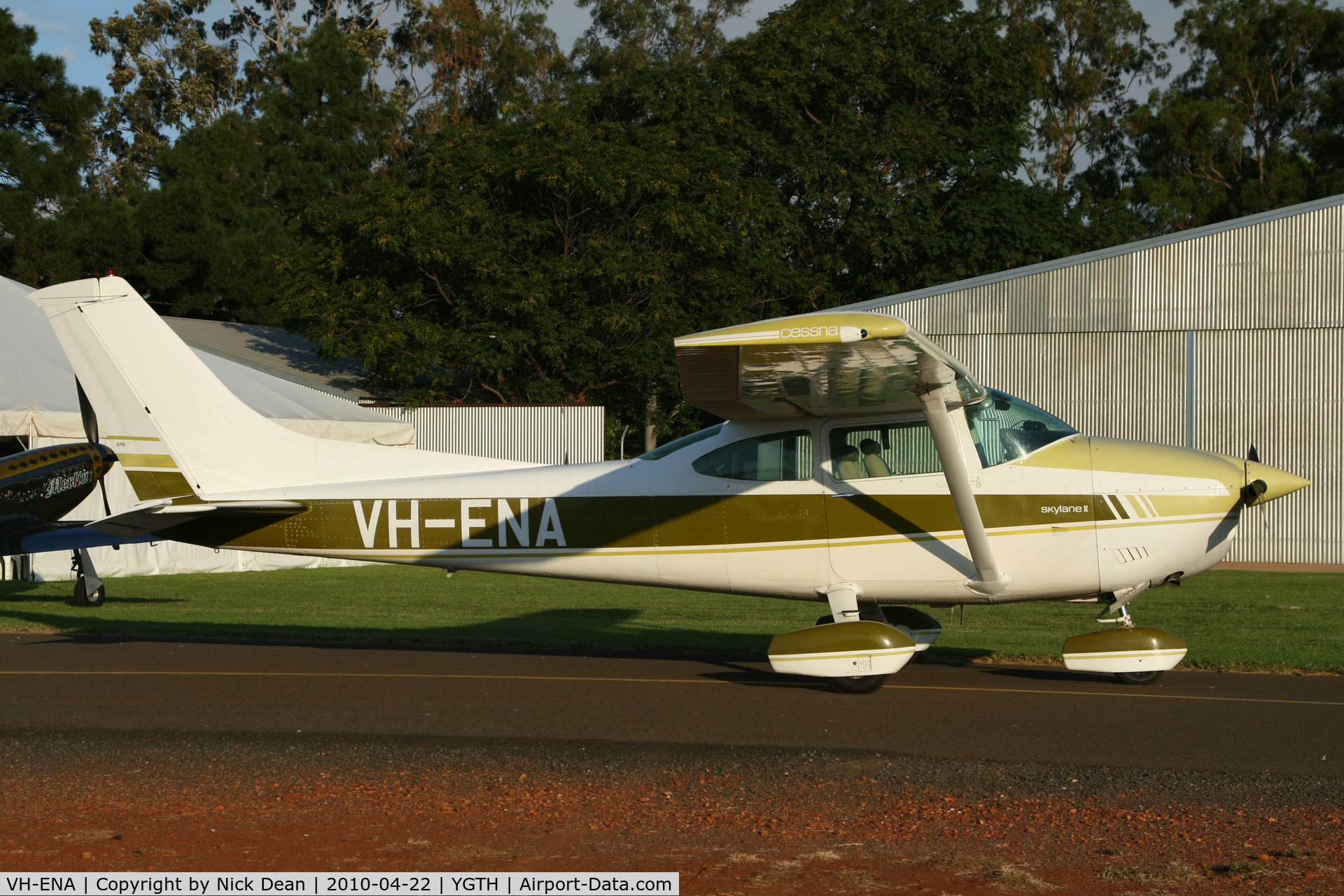 VH-ENA, 1977 Cessna 182Q Skylane C/N 18265425, YGTH