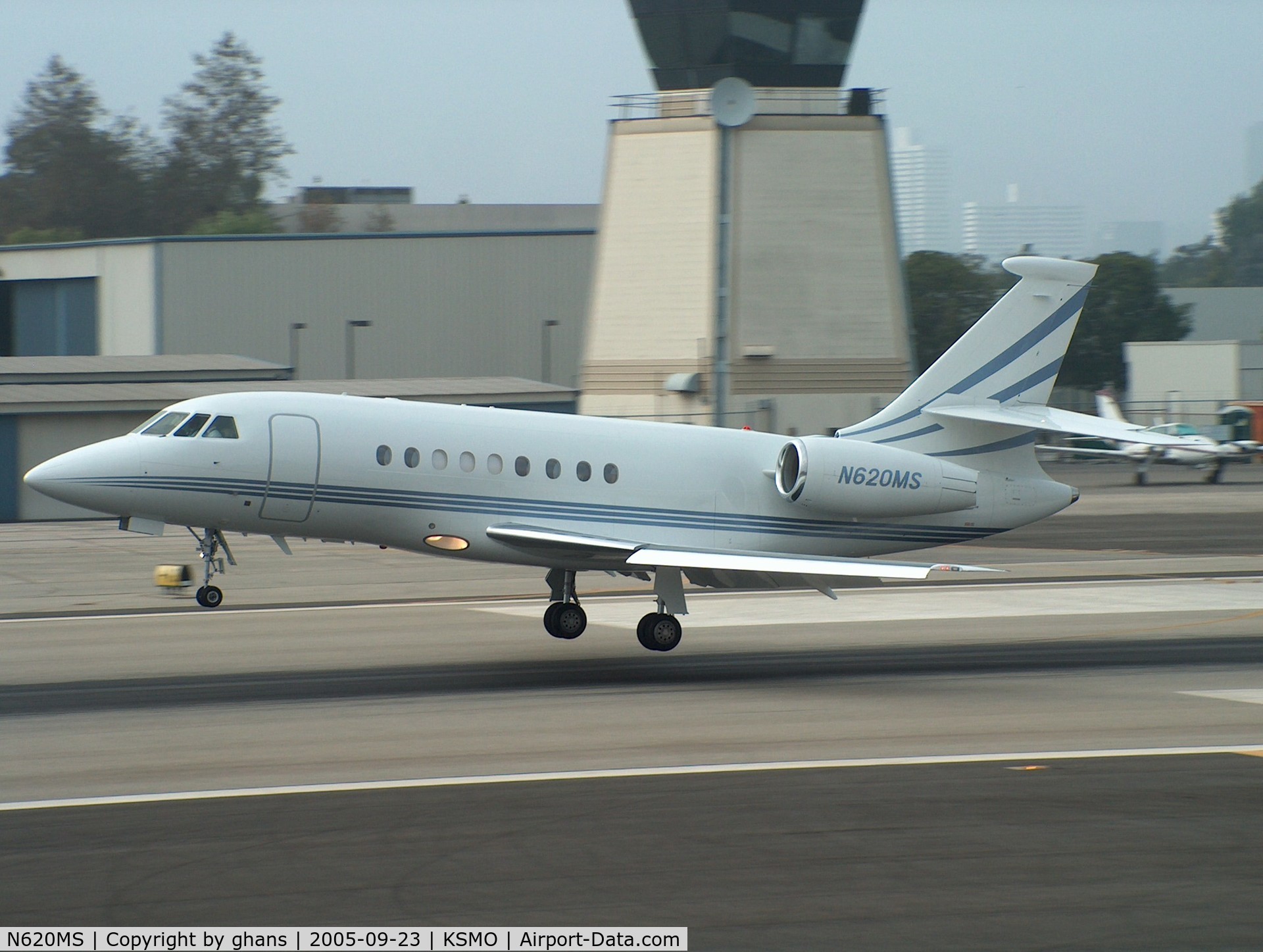 N620MS, 2004 Dassault Falcon 2000EX C/N 31, Landing at rw21