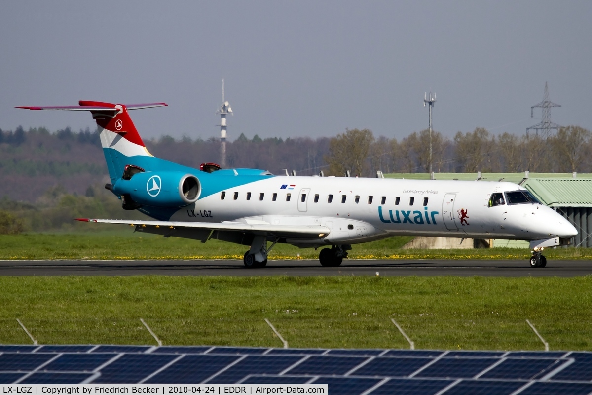 LX-LGZ, 2000 Embraer EMB-145LU (ERJ-145LU) C/N 145258, decelerating after touchdown