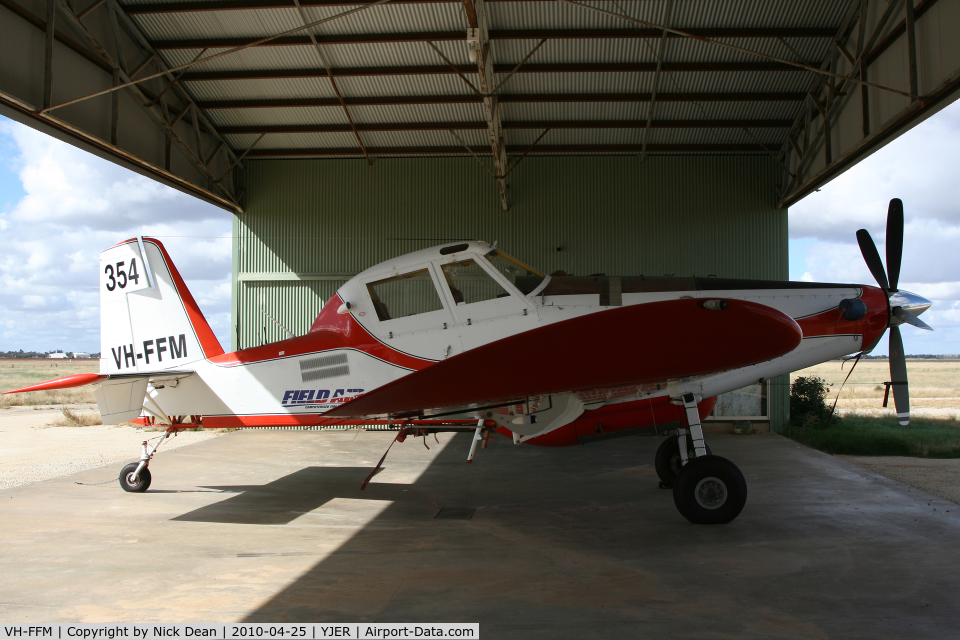 VH-FFM, 1999 Air Tractor AT-802 C/N 802-0073, YJER Jerilderie Airport NSW