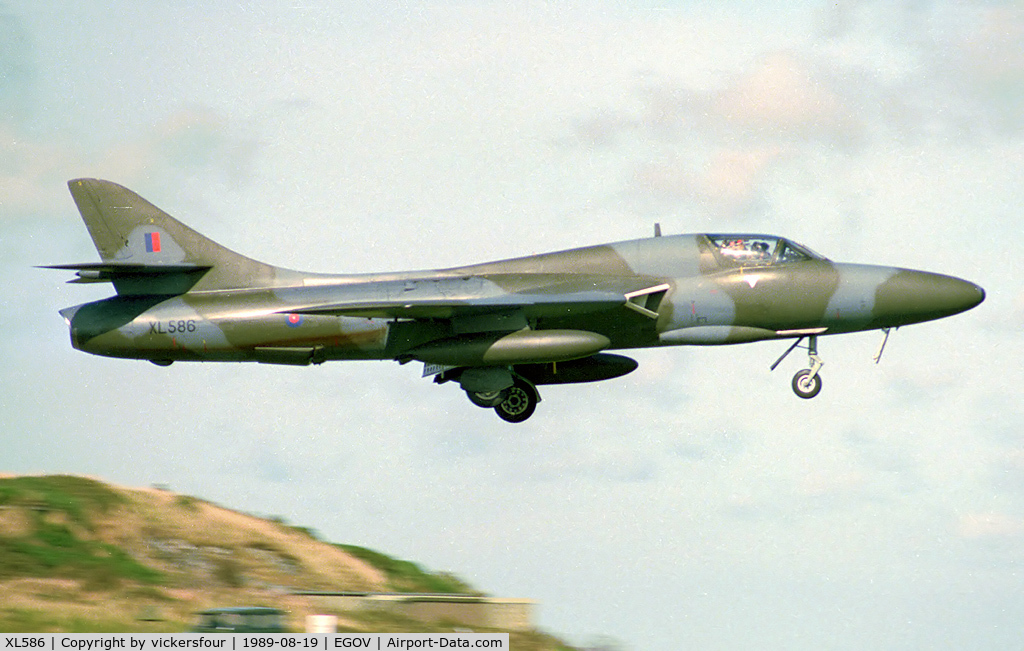XL586, 1958 Hawker Hunter T.7 C/N 41H-693736, Royal Air Force Hunter T7 (c/n 41H-693736). Operated by 237 OCU.