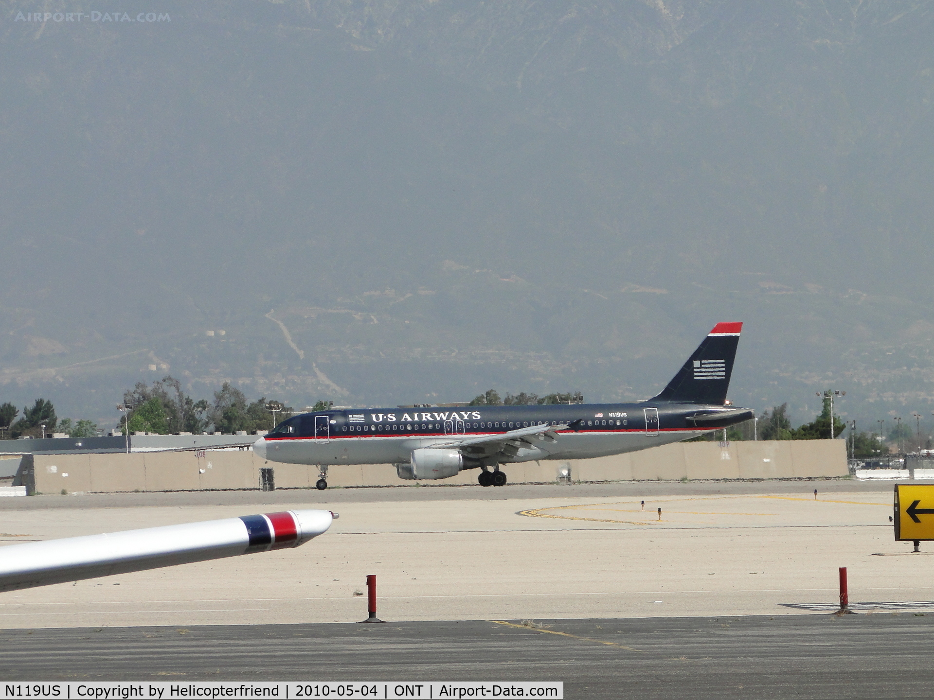 N119US, 2000 Airbus A320-214 C/N 1268, Rolling out after landing on runway 26R