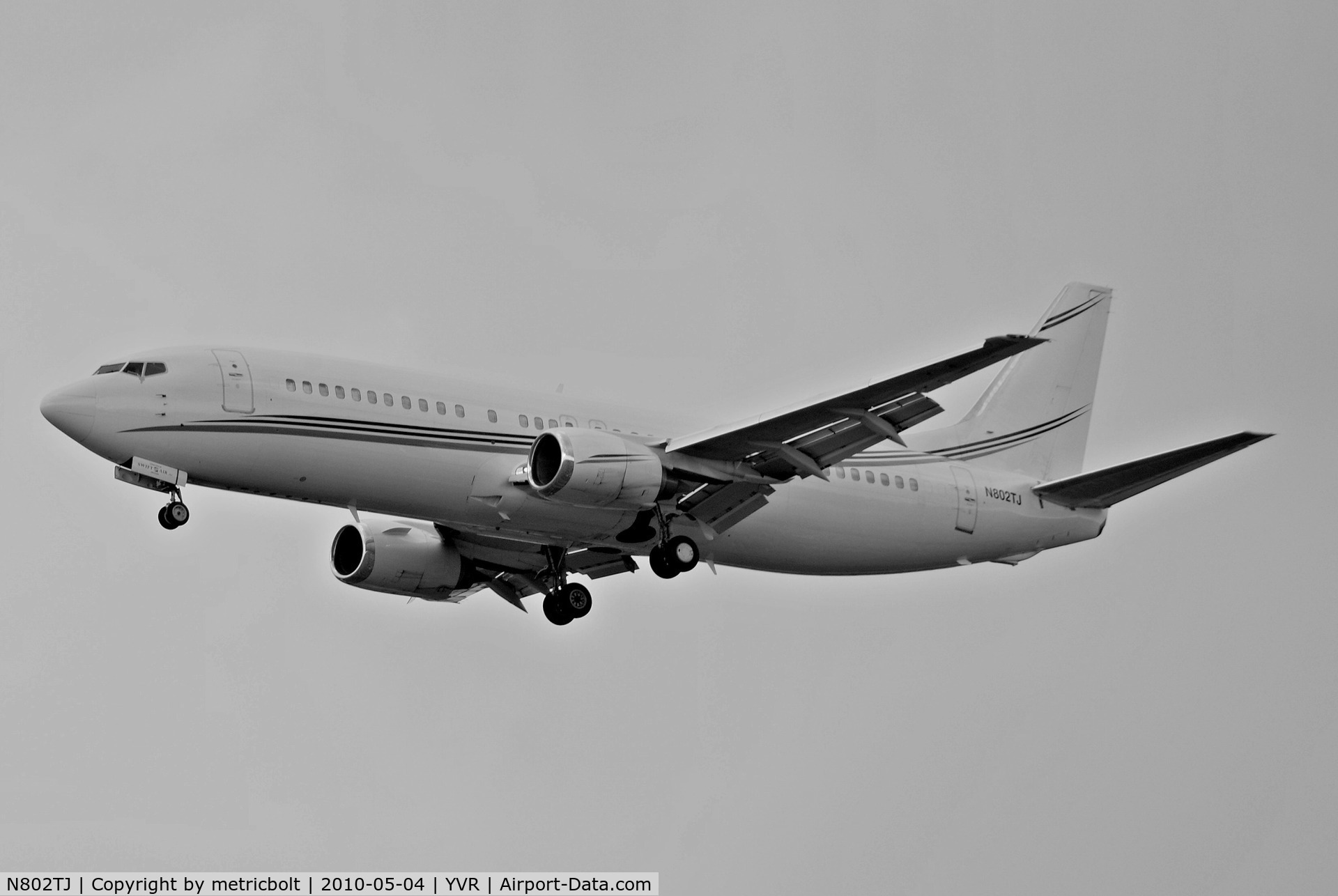 N802TJ, 1990 Boeing 737-4B7 C/N 24874, Landing at YVR. Operated by Swift Air