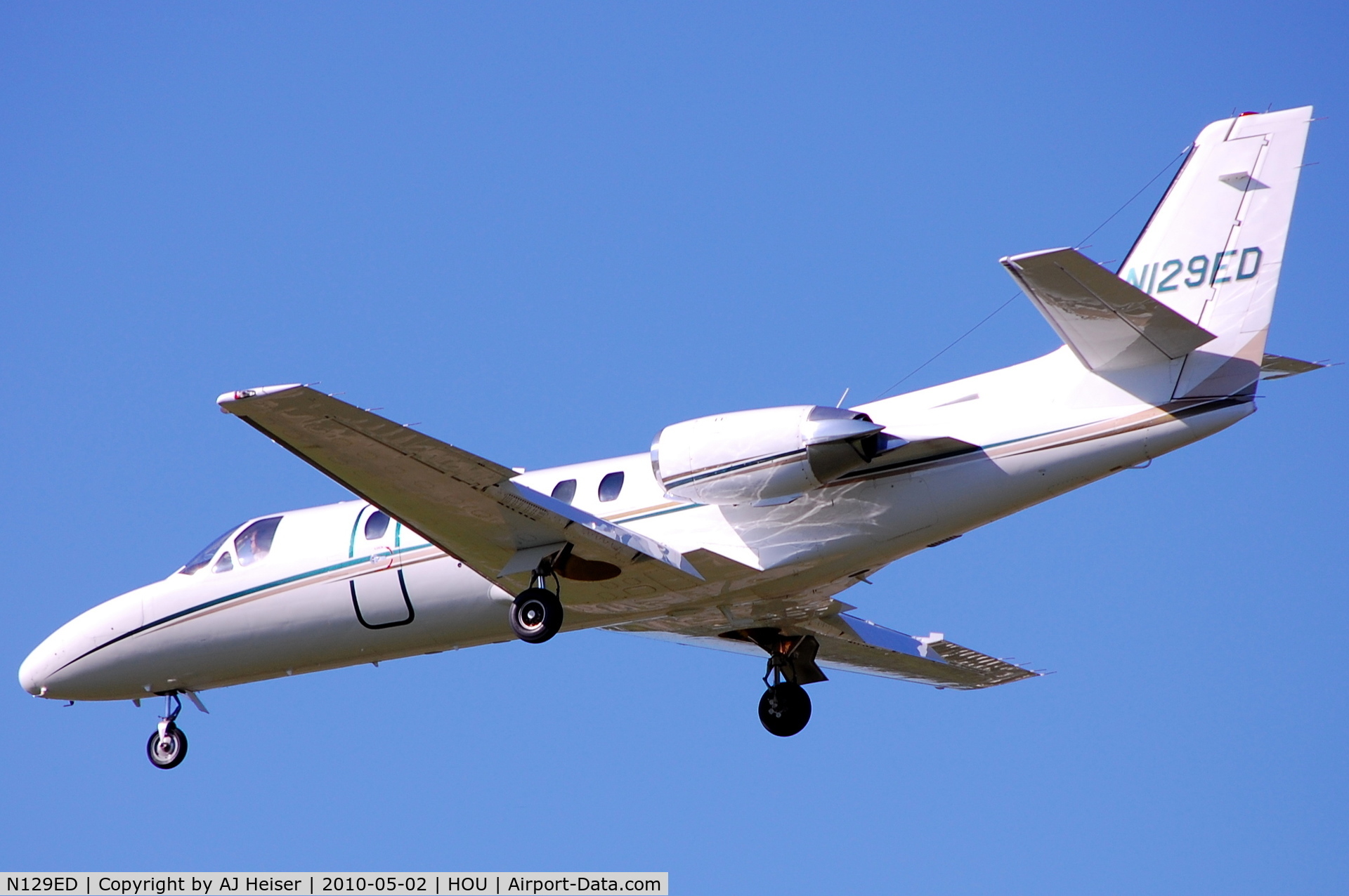 N129ED, 1993 Cessna 550 Citation II C/N 550-0718, Short final 30L