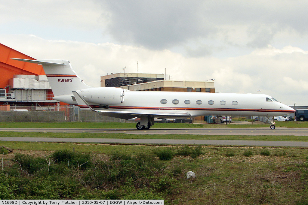 N169SD, 2008 Gulfstream Aerospace GV-SP (G550) C/N 5206, 2008 Gulfstream Aerospace GV-SP (G550) at Luton
