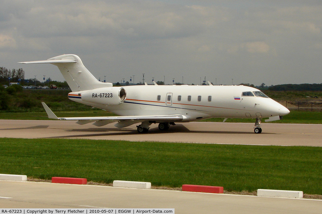RA-67223, 2007 Bombardier Challenger 300 (BD-100-1A10) C/N 20172, Russian Challenger 300 at Luton