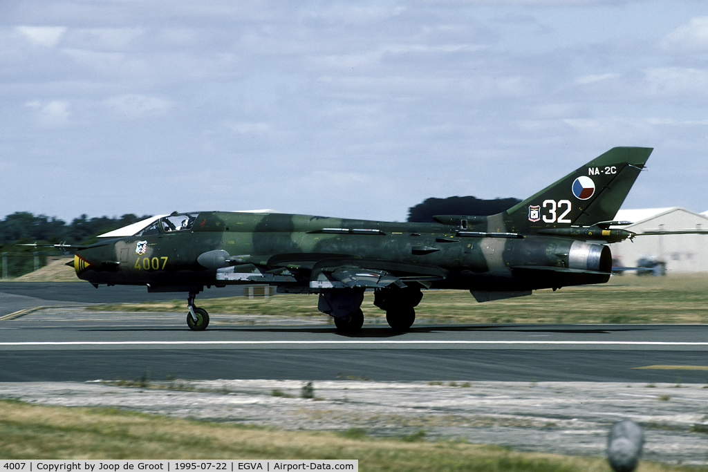 4007, Sukhoi Su-22M-4 C/N 40407, one of the many Czechs during 1995s IAT