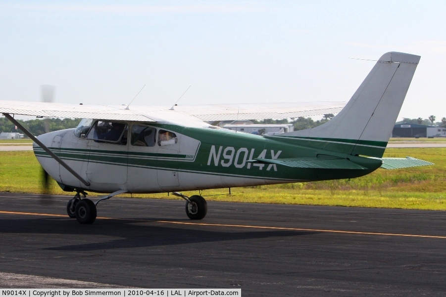 N9014X, 1961 Cessna 182D Skylane C/N 18253414, Departing Lakeland, FL during Sun N Fun 2010