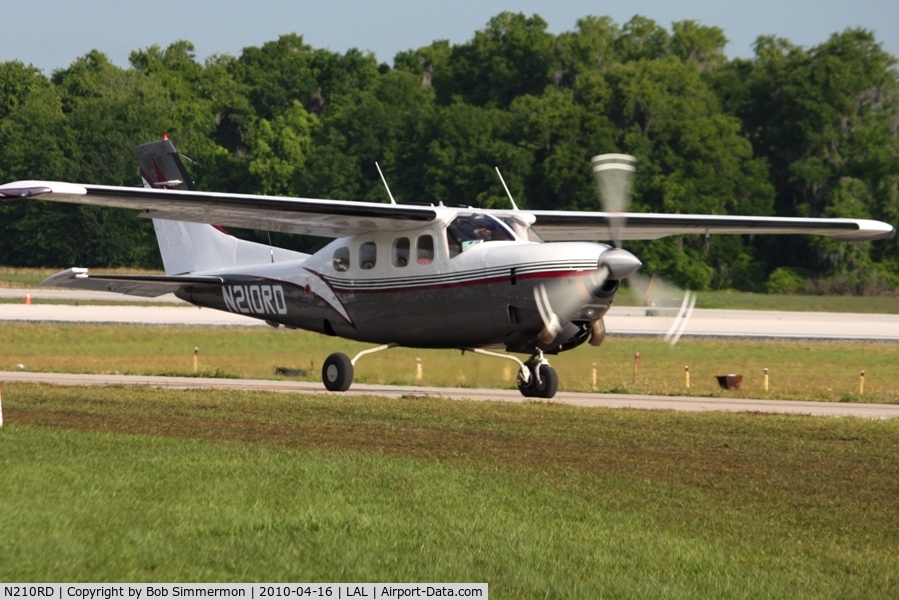 N210RD, 1981 Cessna P210N Pressurised Centurion C/N P21000772, Departing Lakeland, FL during Sun N Fun 2010