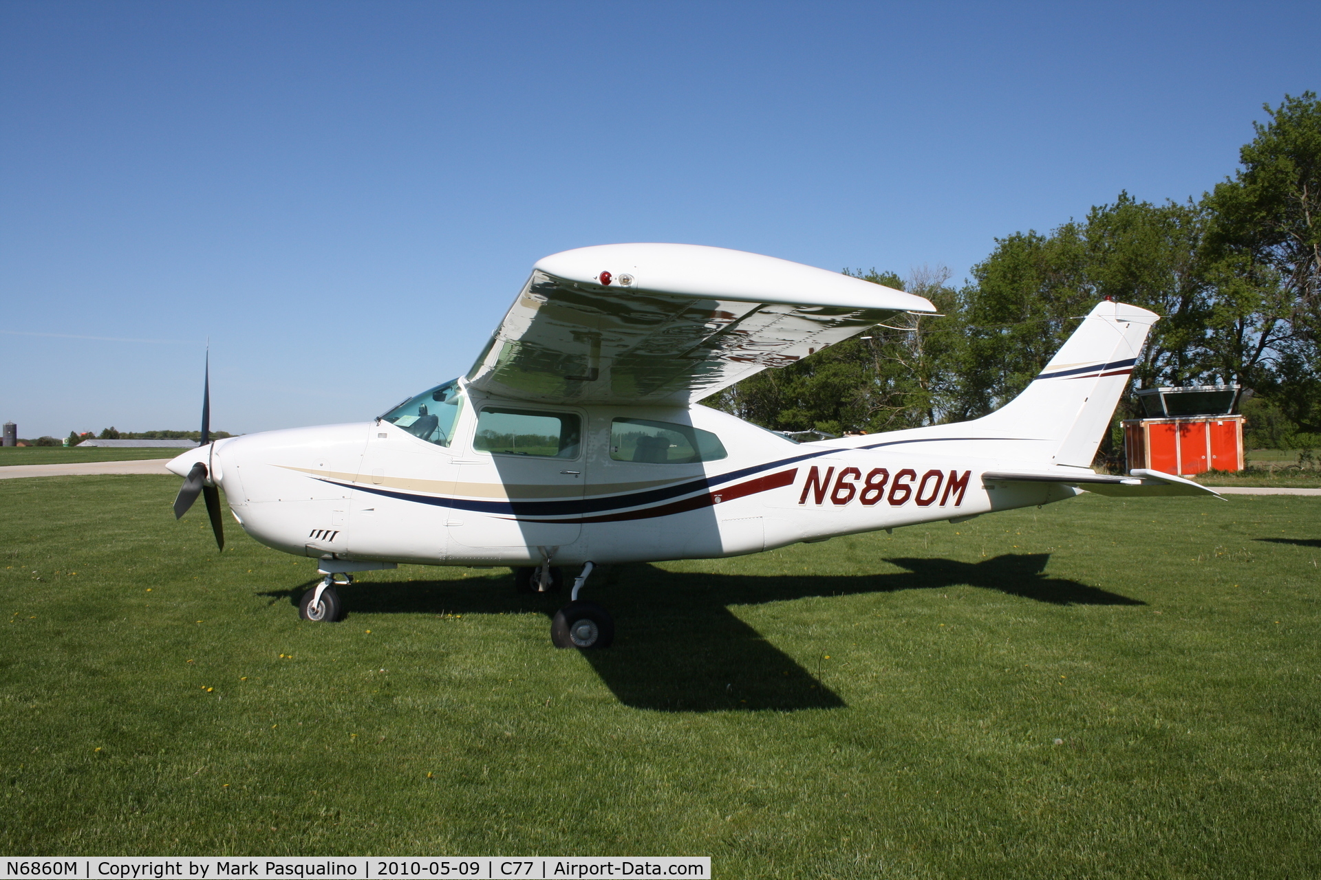 N6860M, 1977 Cessna T210M Turbo Centurion C/N 21061997, Cessna T210M
