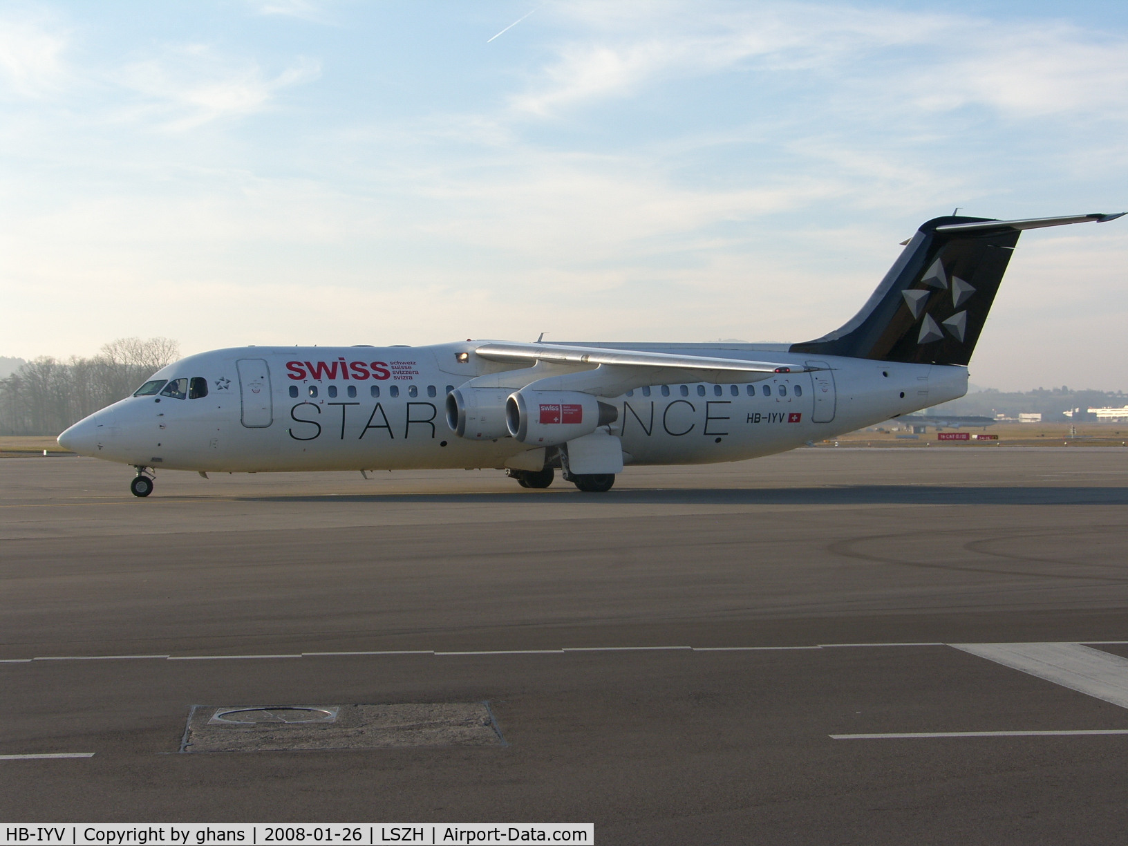 HB-IYV, 2000 British Aerospace Avro 146-RJ100 C/N E3377, Swiss is also a member of the Star Alliance