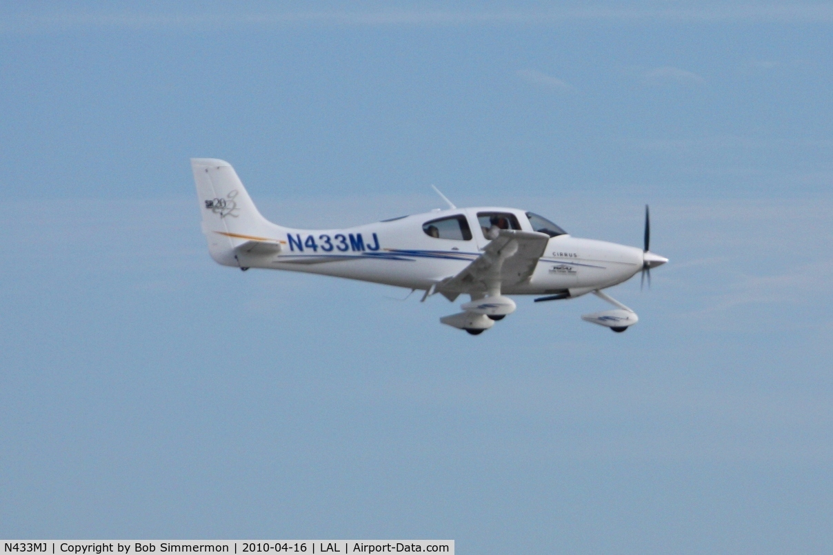 N433MJ, 2004 Cirrus SR20 C/N 1469, Arriving at Lakeland, FL during Sun N Fun 2010.