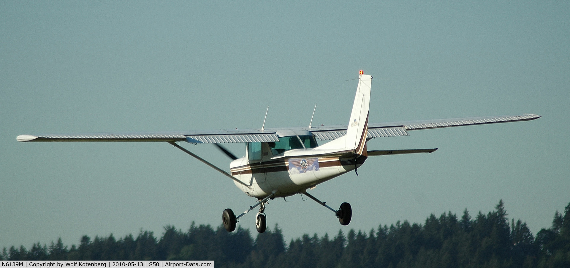 N6139M, 1980 Cessna 152 C/N 15284630, seconds from touchdown