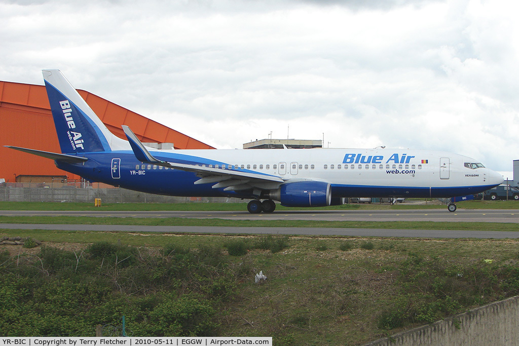 YR-BIC, 2004 Boeing 737-8BK C/N 33019, Blue Air B737 at Luton