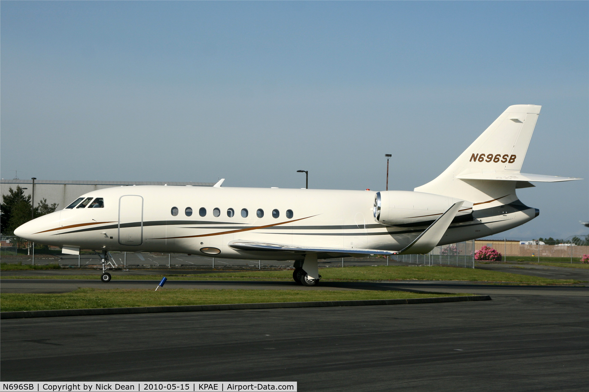 N696SB, Dassault Falcon 2000EX C/N 206, KPAE This beauty is our latest biz resident seen here coming down the north corporate taxiway after a flight home from KADS Ranger Corp began with a PCXII upgraded to a C550 then a 560XL next N296SB BD100 and now this DA2000EX