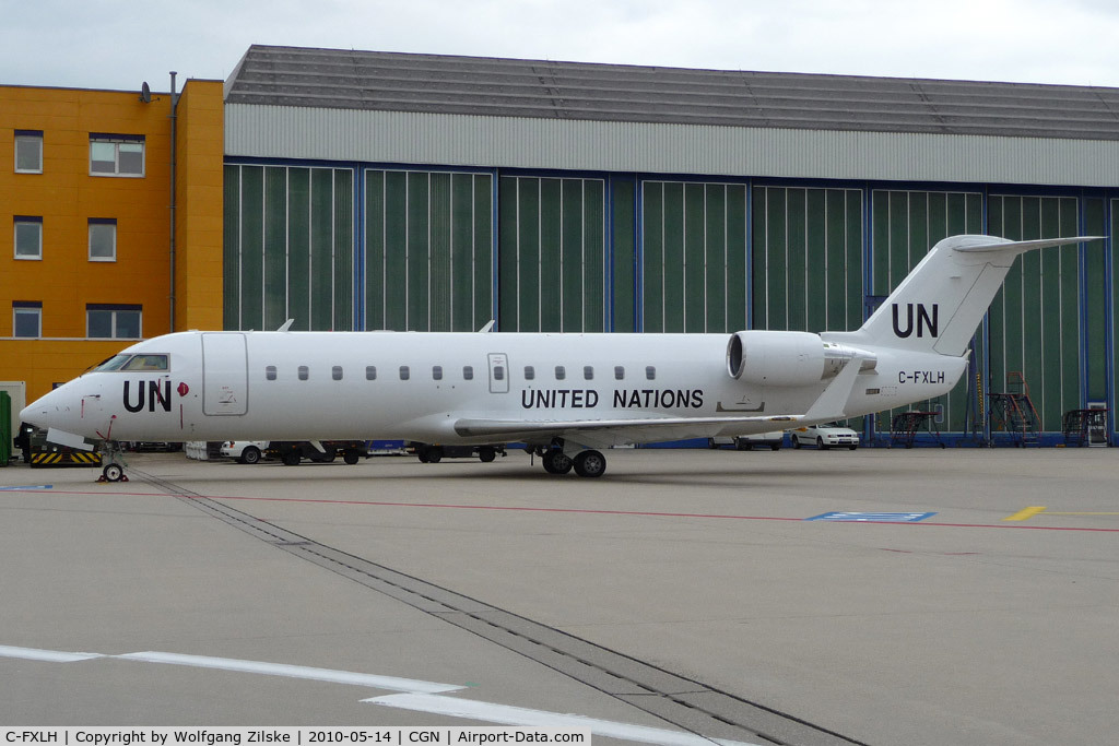 C-FXLH, 1998 Bombardier CRJ-200LR (CL-600-2B19) C/N 7283, visitor