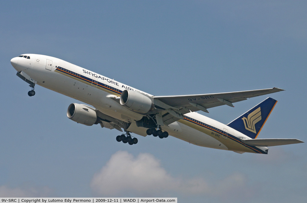 9V-SRC, 1998 Boeing 777-212/ER C/N 28998, Singapore Airlines