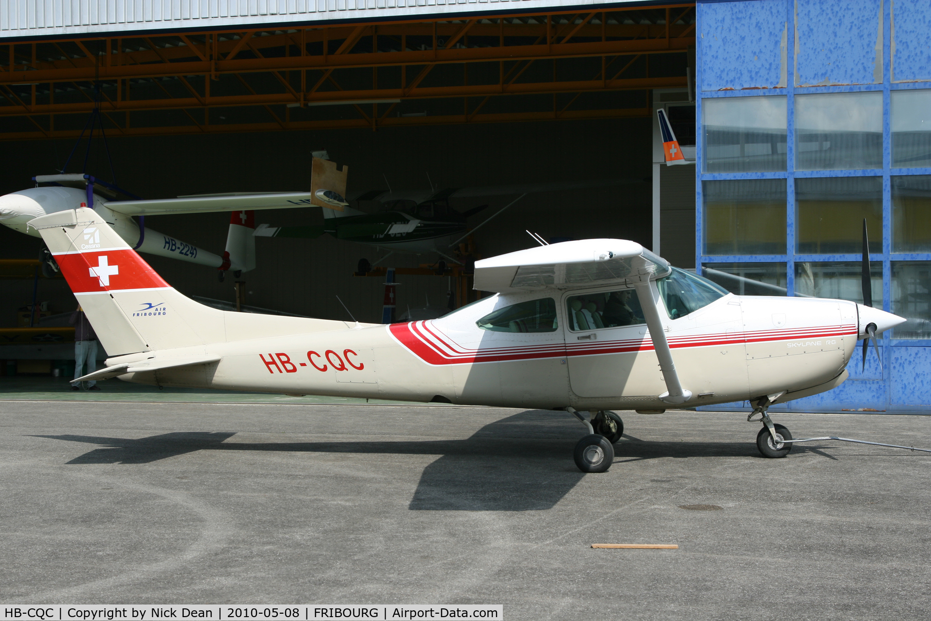 HB-CQC, 1986 Cessna R182 Skylane RG C/N R18202034, Fribourg Airport